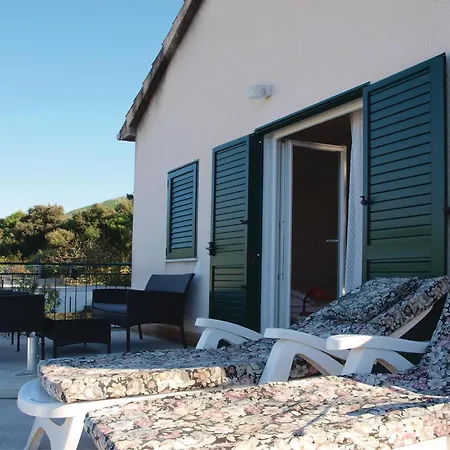 Nyaraló Sparadici Lxii