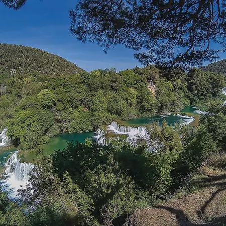 Nyaraló Sparadici Lxii