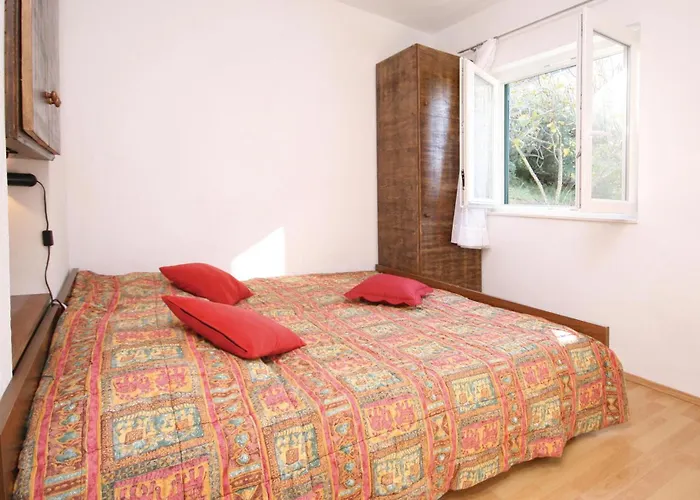 Sparadici Lxii 度假居 *